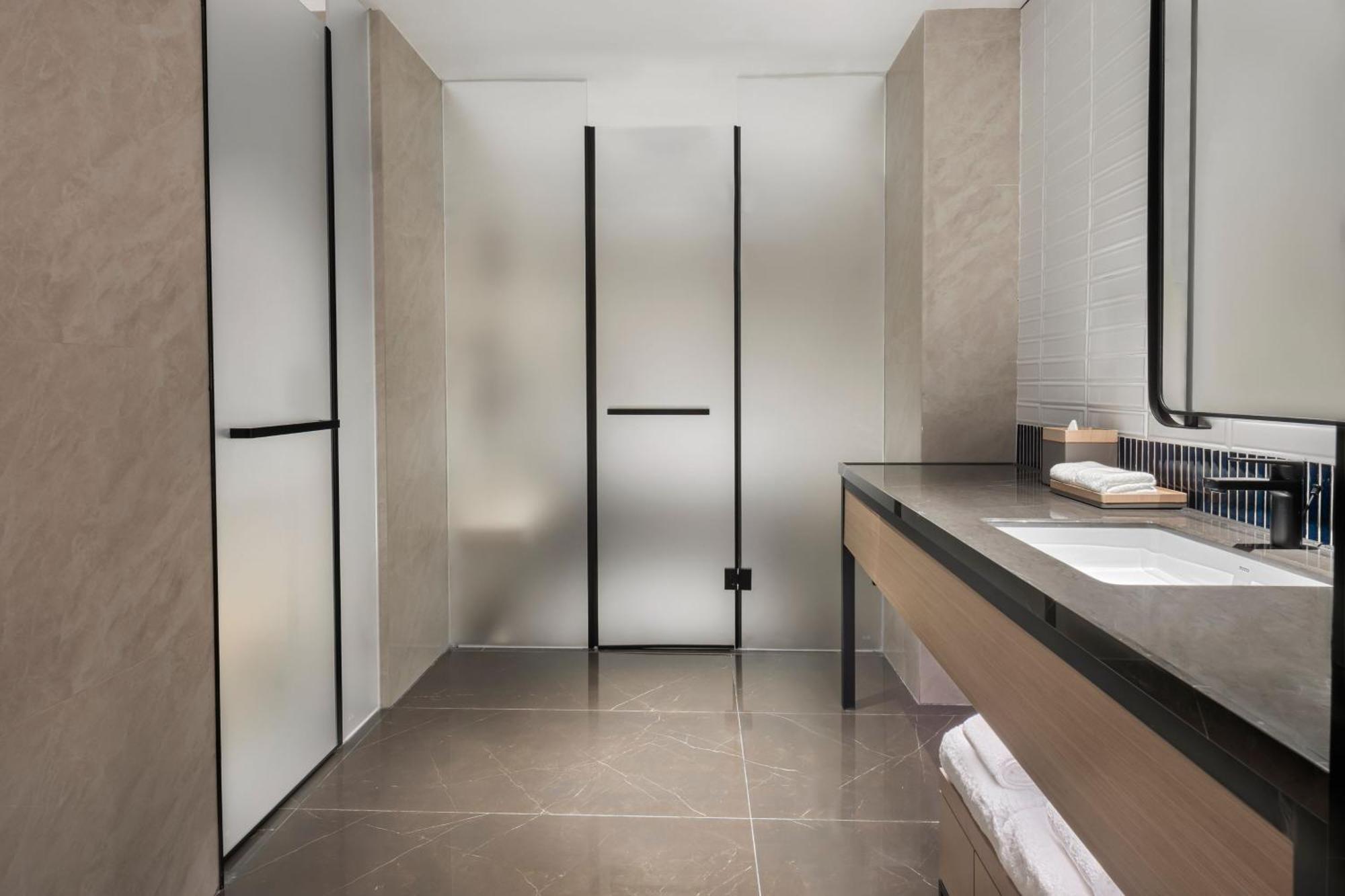 Four Points By Sheraton Yangjiang City Center Exterior photo